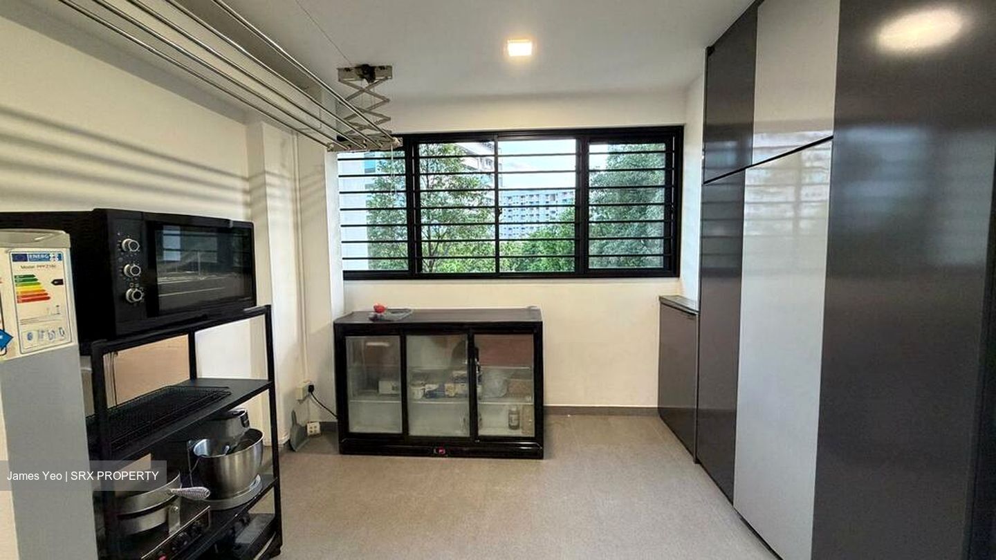 Blk 857 Tampines Parkview (Tampines), HDB Executive #571825471
